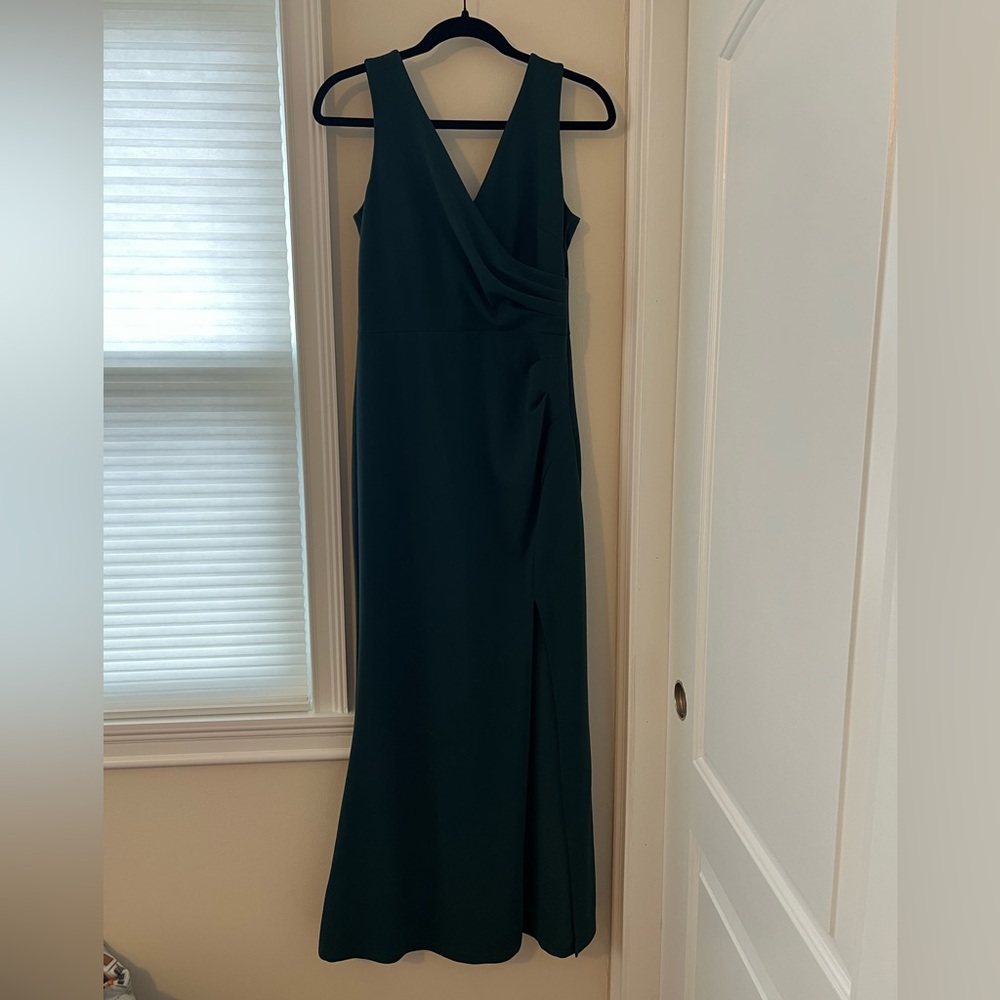 Sleeveless Deep Green V-Neck Slit Evening Dress Size Medium